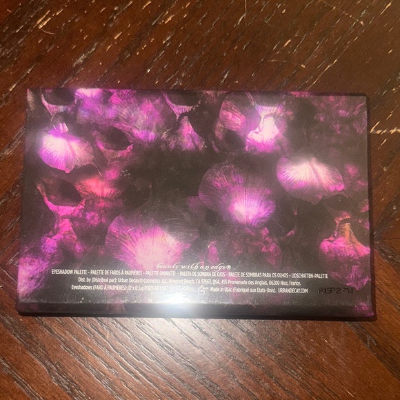 Urban Decay Floral Purple Eyeshadow Palette - Picture 3 of 3